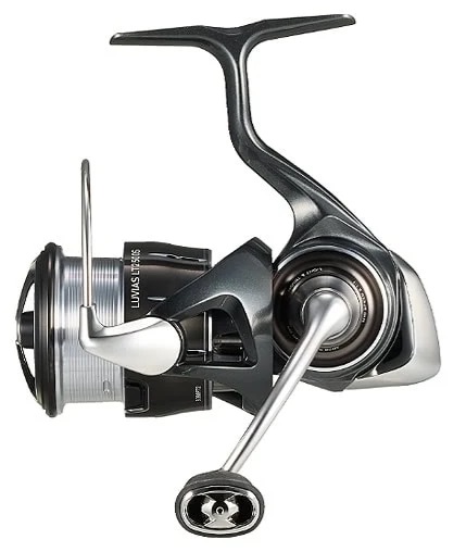 Daiwa naviják 24 LUVIAS LT 2500S - pohled z profilu