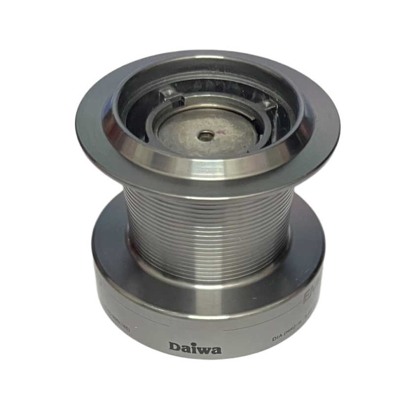 Daiwa náhradní cívka EMCAST EVO 5500 - zadní pohled