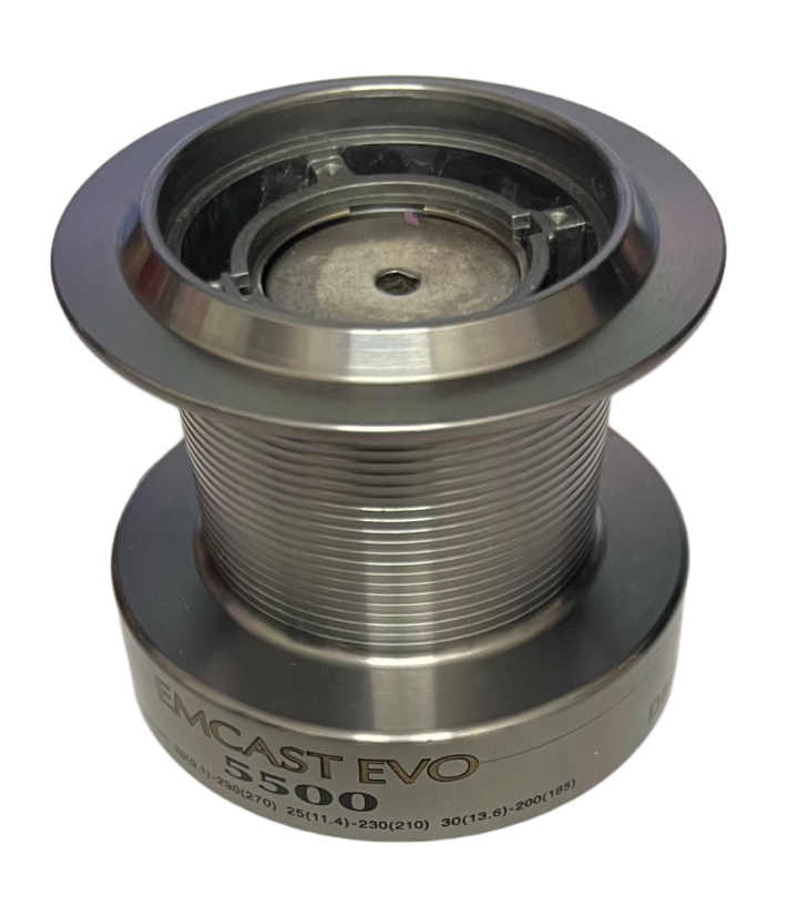 Daiwa náhradní cívka EMCAST EVO 5500 - pohled z boku