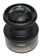 Daiwa náhradní cívka Emblem-X 4550BRiT - pohled shora
