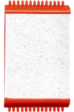 Pěnový zásobník Cofita na návazce v červeném plastovém rámečku.