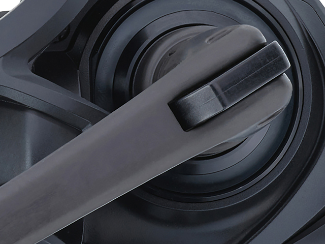 Detail rychlosklopné kličky s dřevěnou koncovkou Daiwa Emblem 45 QD-SD