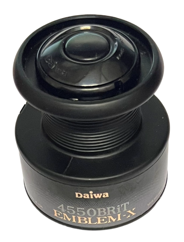 Daiwa náhradní cívka Emblem-X 4550BRiT - pohled shora