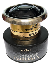 Daiwa náhradní cívka Emblem-X 4550BRiT – kovový lem Daiwa náhradní cívka Emblem-X 4550BRiT – kovový lem