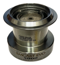 Daiwa náhradní cívka EMCAST EVO 5000 - pohled za zadu